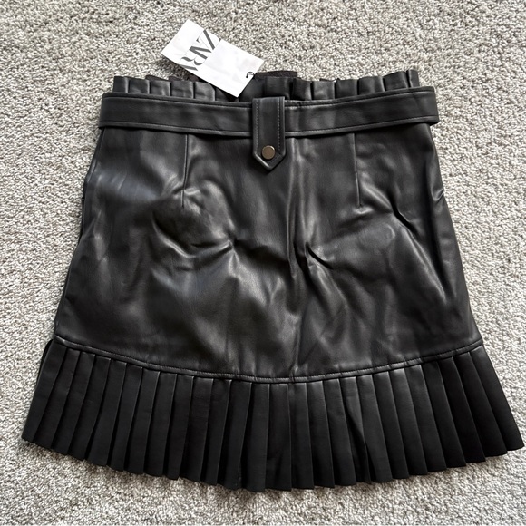 🖤 Zara Faux Leather Pleated Mini Skirt – NWT – Belted – Size XS - Picture 2 of 3